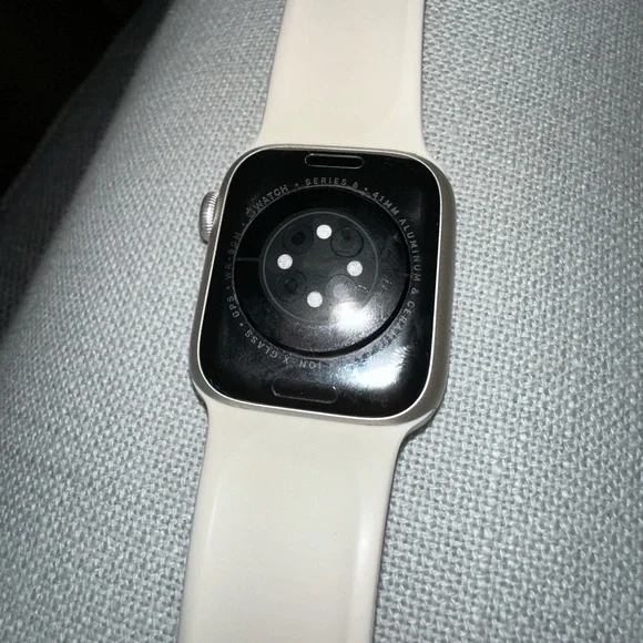 Apple Watch Series 8 GREAT condition! - Picture 2 of 4